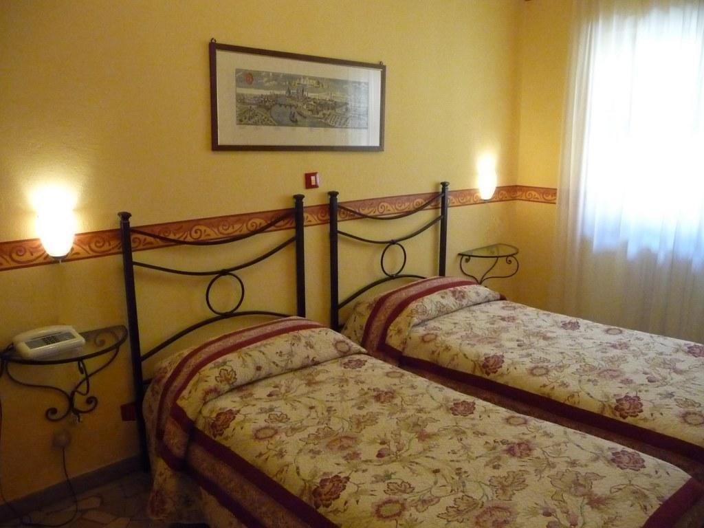 Hotel Ariston Pisa Habitación foto